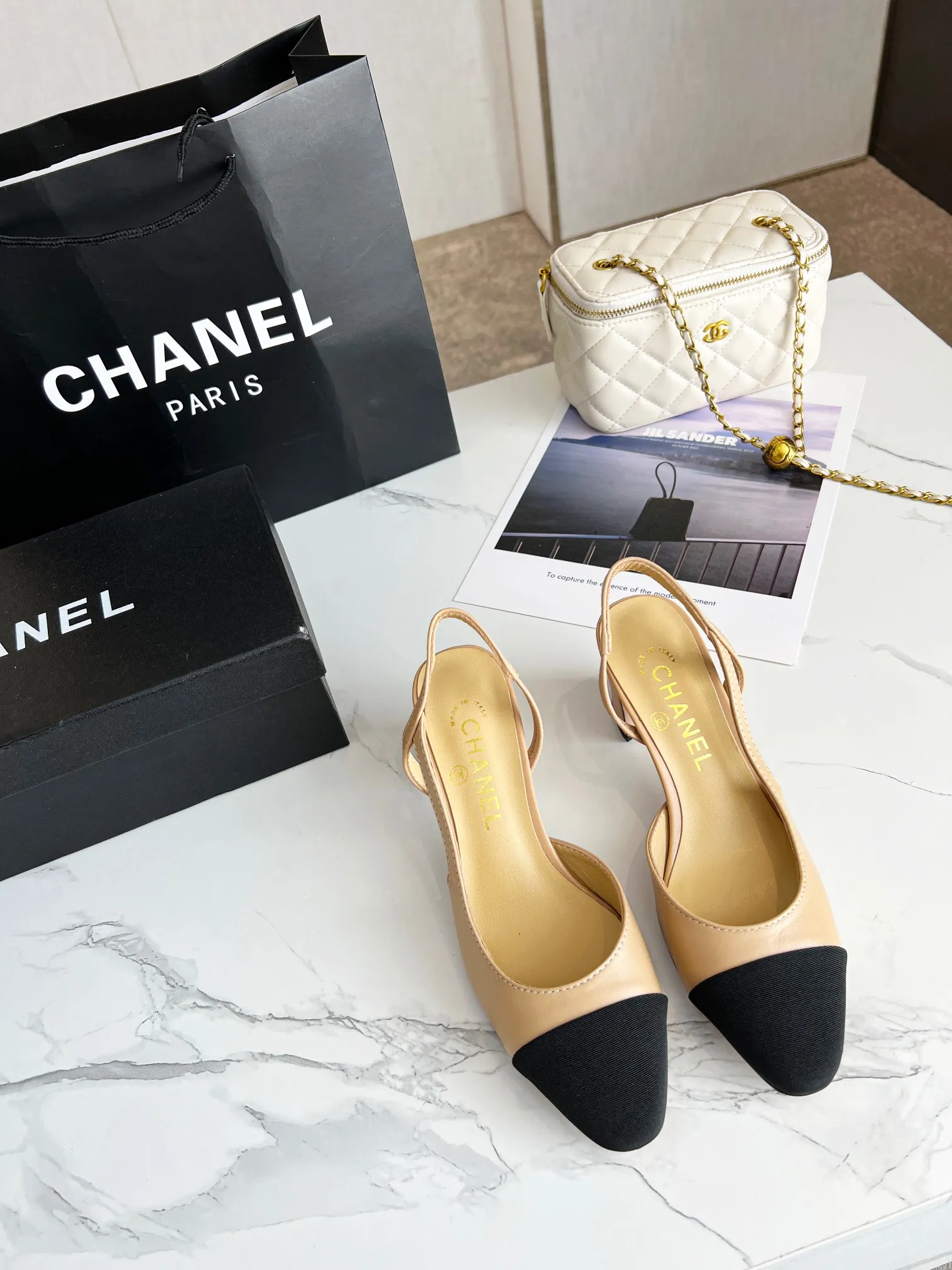 👟👟Ex-factory price 480👟👟 Women's Shoes Factory Chanel's classic hot style, the latest spring sandals are synchronized with the CHANEL official website for early spring 2023 😍High quality✔ ⚡😍, very versatile and elegant on the feet😘 Internet celebrity street style. & Size: 35–40, made of sheepskin, high-quality fabric, sheepskin lining inside the feet, heel height 6cm, leather outsole